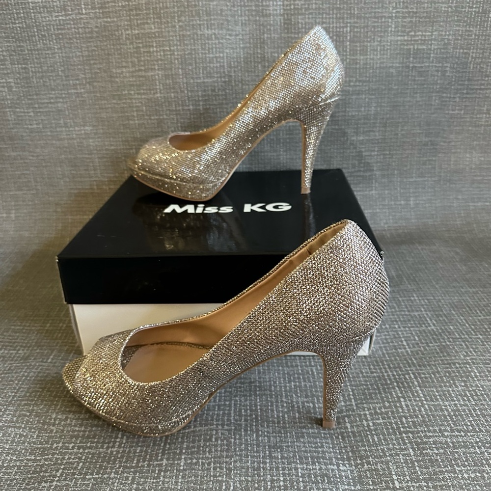 Miss KG Georgia Metal Comb Sparkling Gold Peep Toe Heels size 7.5 box included